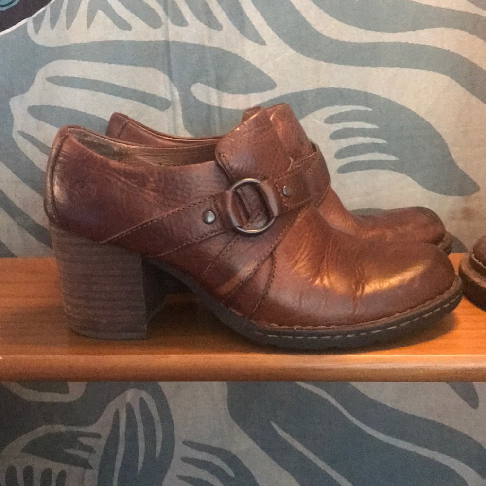 Size 7 born heels